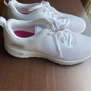 GOwalk joy- Paradise White Sketchers Goga Max Sneakers Women’s Size 8
